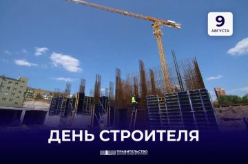 Андрей Чертков: Сегодня – День строителя.. Вместе с архитекторами, инженерами и проектировщиками поздравления принимают прорабы, крановщики, каменщики, монтажники, отделочники, сварщики, кровельщики. А еще работники заводов...