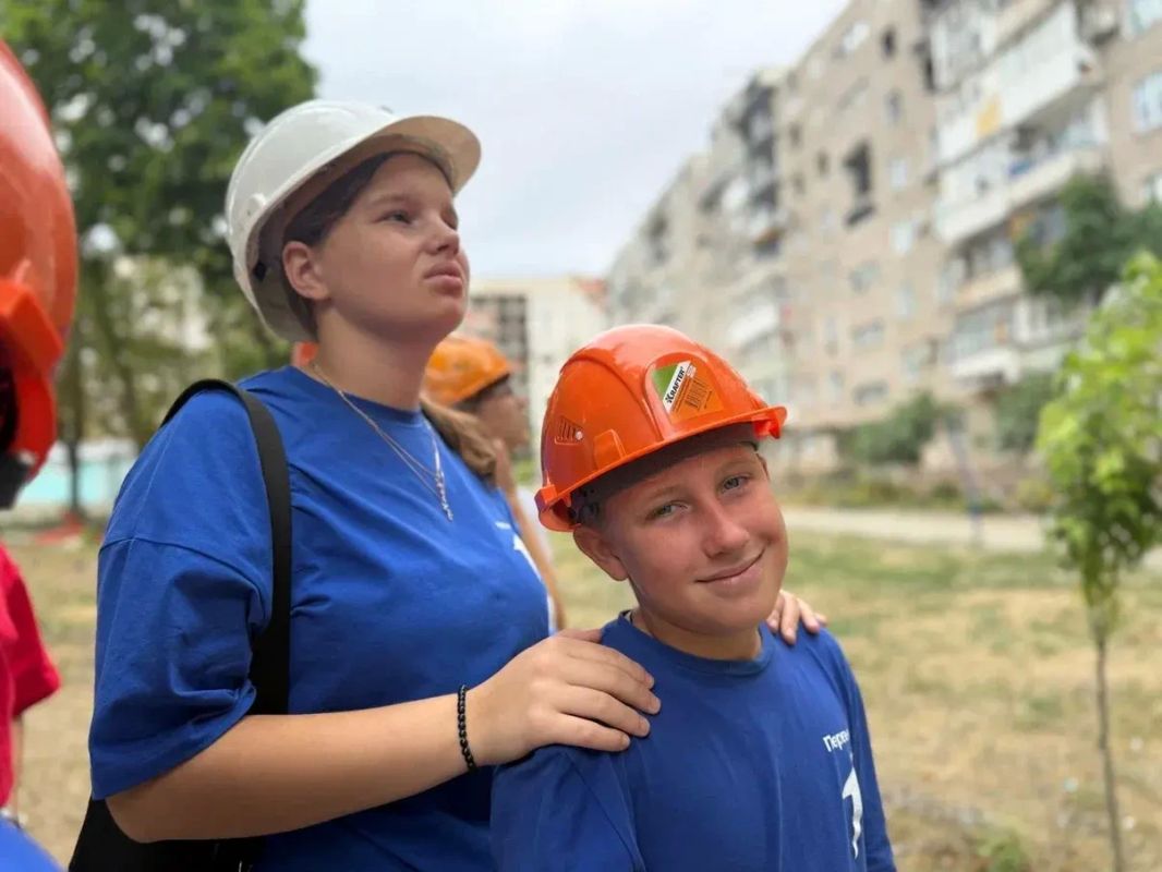 Мариупольские активисты Движения Первых побывали на стройке Мариупольские активисты Движения Первых побывали на стройке