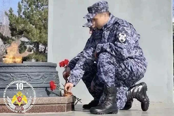 Росгвардейцы почтили память воинов-освободителей в Мариуполе