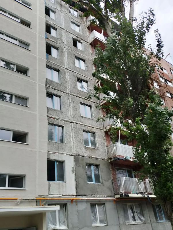 При участии ФАУ «РосКапСтрой» ведется восстановление многоквартирного дома на улице 50 лет СССР в г. Мариуполе