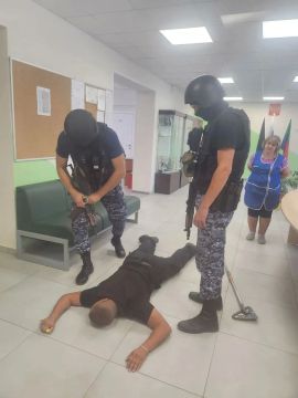 18 августа в рамках всероссийских антитеррористических учений в школах и детских садах городского округа Мариуполь прошли мероприятия, направленные на проверку готовности образовательных организаций к действиям в условиях...