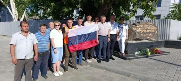 Накануне Дня Государственного флага Российской Федерации коллектив вагонного депо Мариуполь Донецкого филиала ФГУП «ЖДН» возложил цветы к памятнику павшим железнодорожникам-подпольщикам, отдав дань глубокого уважения подвигу...