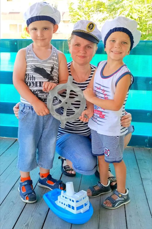 19 августа в ГБДОУ "Детский сад №114 г.о. Мариуполь" ДНР в младшей группе "Сказка " прошёл весёлый праздник — День тельняшки, посвящённый морской доблести и дружбе 19 августа в ГБДОУ "Детский сад №114 г.о. Мариуполь" ДНР в младшей группе "Сказка " прошёл весёлый праздник — День тельняшки, посвящённый морской доблести и дружбе