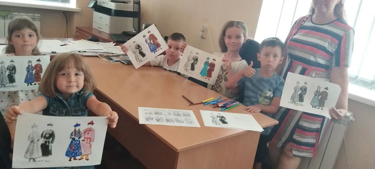 Маленькие жители поселка Сартана узнали о культуре и традициях Бурятии Маленькие жители поселка Сартана узнали о культуре и традициях Бурятии