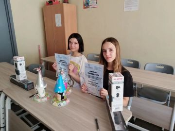 Ученицы нашей школы Годжек Мария и Стецова София стали победителями открытого республиканского конкурса "Проектный прорыв:начальное техническое моделирование"