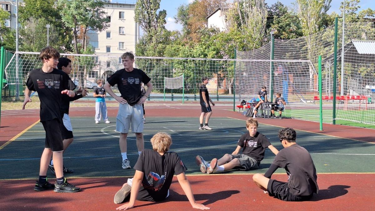 Больше, чем игра. Мариупольский штаб Народной Дружины организовал товарищеский матч по волейболу Больше, чем игра. Мариупольский штаб Народной Дружины организовал товарищеский матч по волейболу