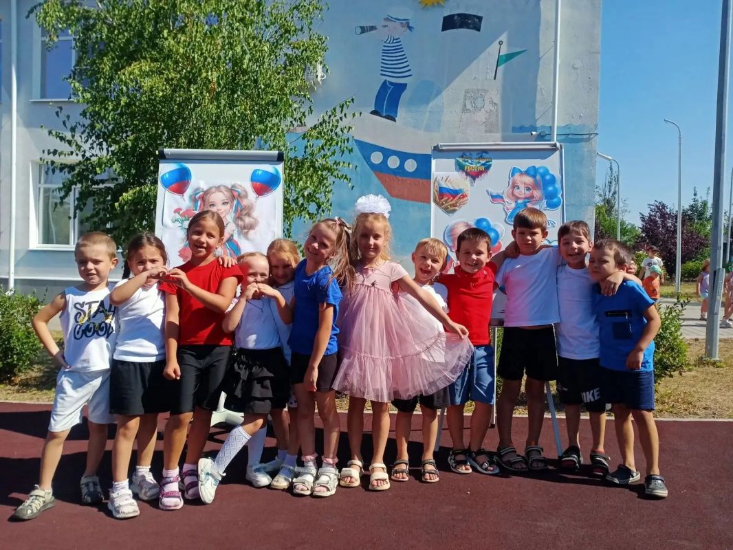 В ГБДОУ "Детский сад № 117 г. о. Мариуполь" ДНР прошло музыкальноспортивное развлечение приуроченное ко Дню Государственного флага России В ГБДОУ "Детский сад № 117 г. о. Мариуполь" ДНР прошло музыкальноспортивное развлечение приуроченное ко Дню Государственного флага России