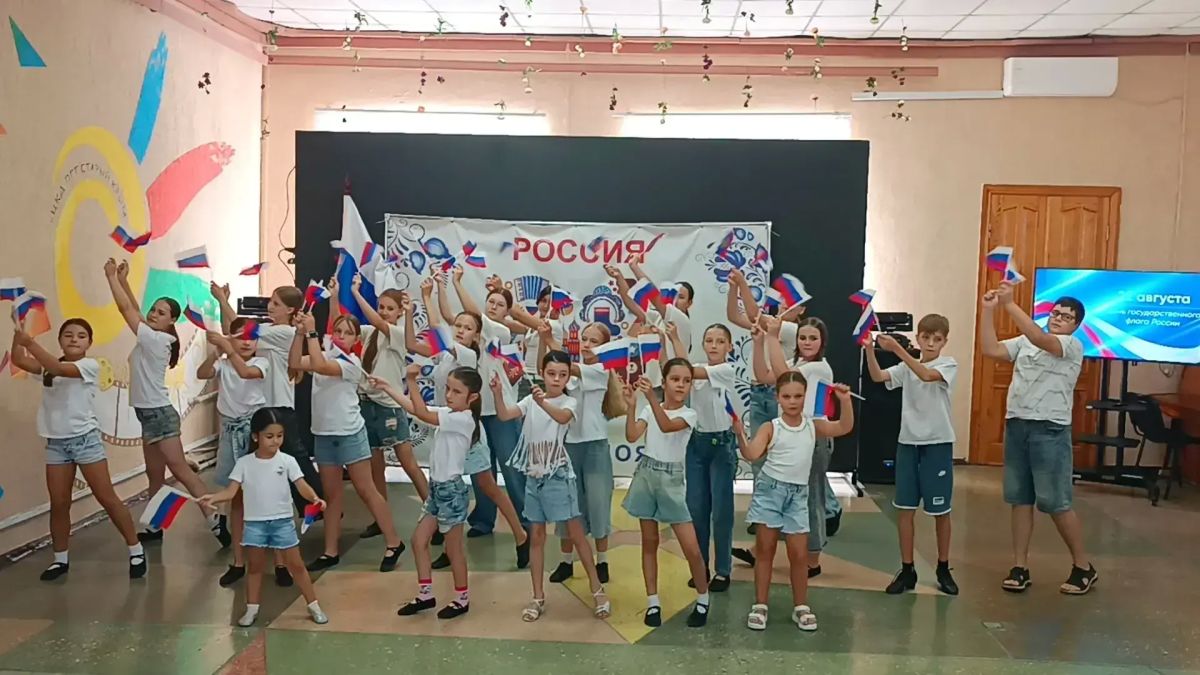 В Старом Крыму прошел праздничный флешмоб В Старом Крыму прошел праздничный флешмоб