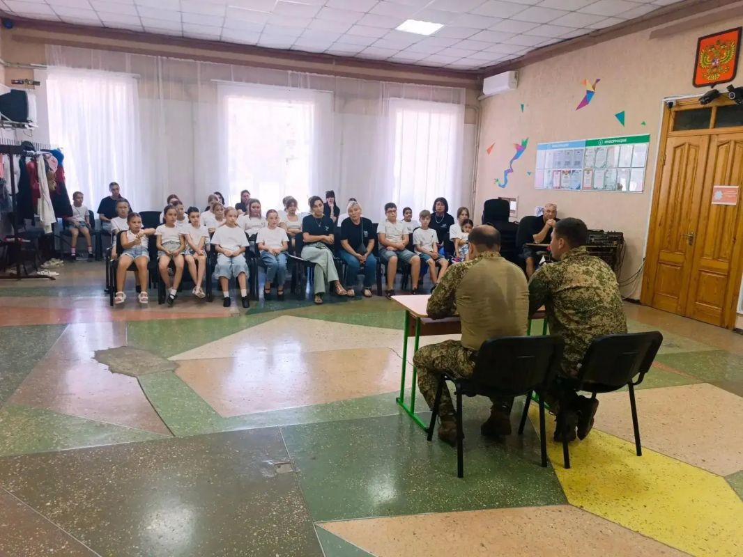 В Старом Крыму прошел праздничный флешмоб В Старом Крыму прошел праздничный флешмоб