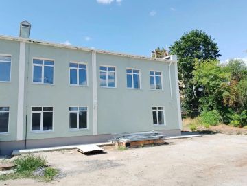 В Мариуполе продолжаются работы по восстановлению здания соцзащиты на проспекте Строителей