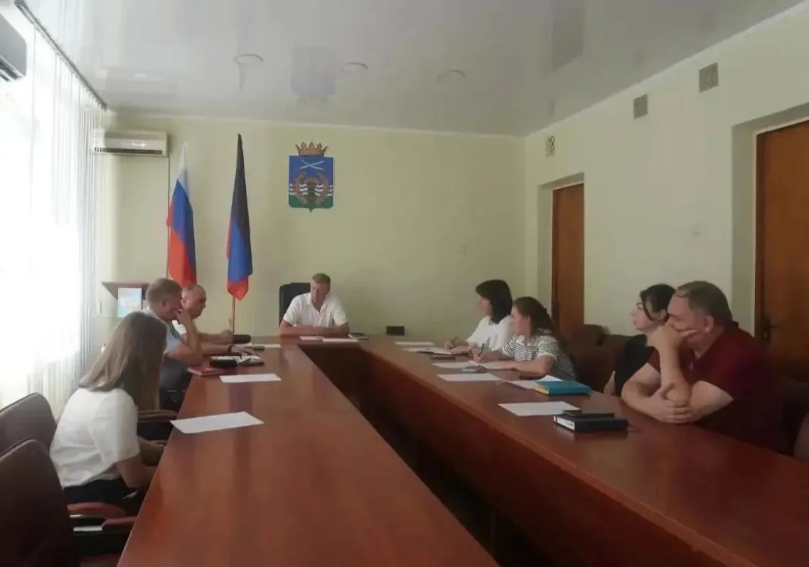 На связи с жителями. Виталий Золотнюк провел встречу с коллективом «Володарской школы №2» На связи с жителями. Виталий Золотнюк провел встречу с коллективом «Володарской школы №2»