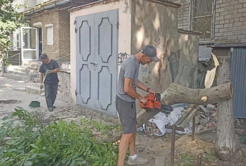 На связи с жителями. Виталий Золотнюк провел встречу с коллективом «Володарской школы №2» На связи с жителями. Виталий Золотнюк провел встречу с коллективом «Володарской школы №2»