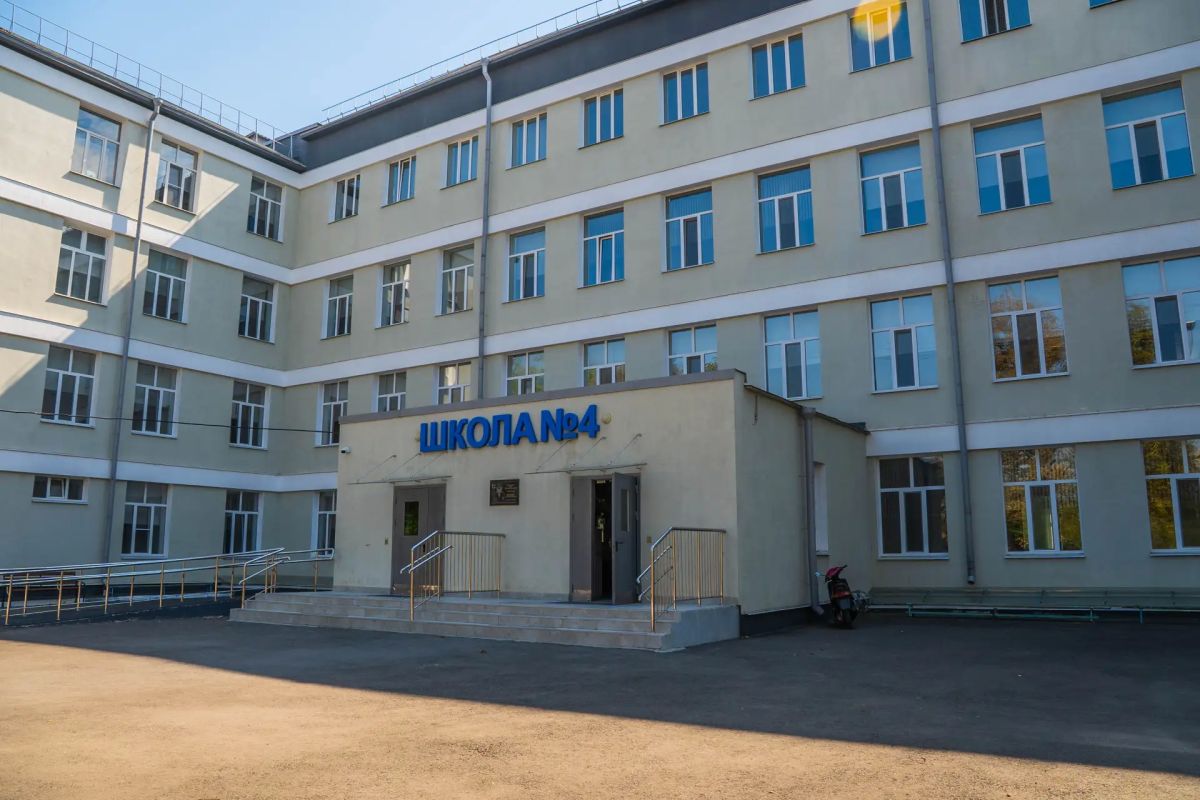 В Мариуполе принял участие в августовском педагогическом совете и посетил среднюю школу №4 В Мариуполе принял участие в августовском педагогическом совете и посетил среднюю школу №4