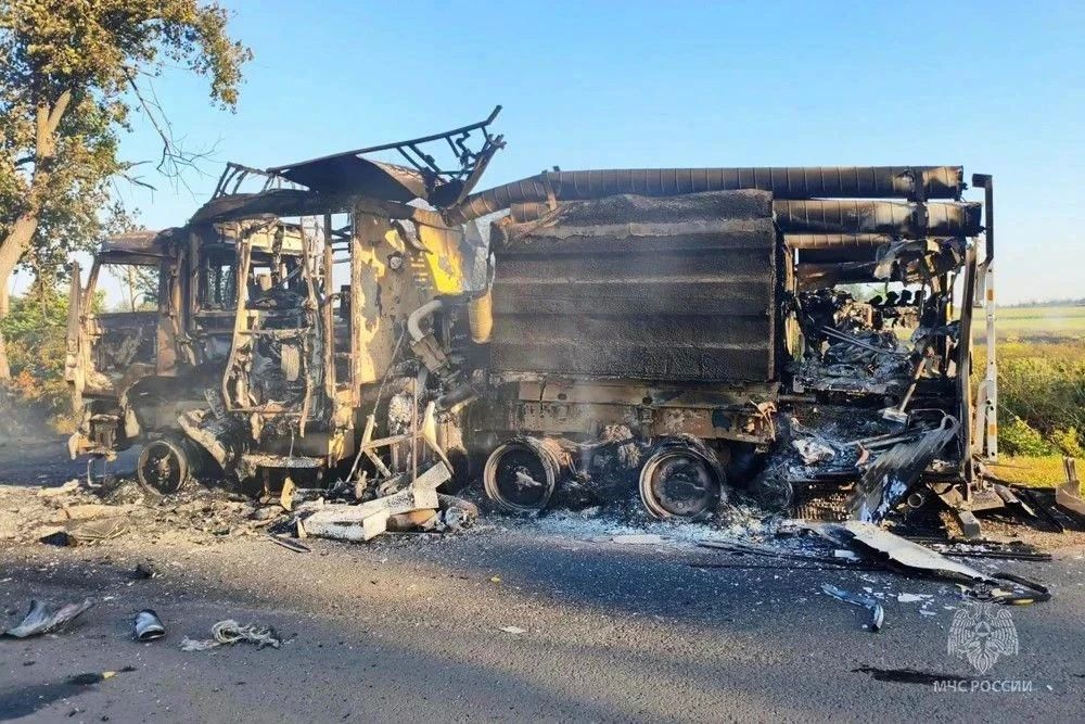 В ДНР пожарная автоцистерна МЧС России атакована ВСУ В ДНР пожарная автоцистерна МЧС России атакована ВСУ