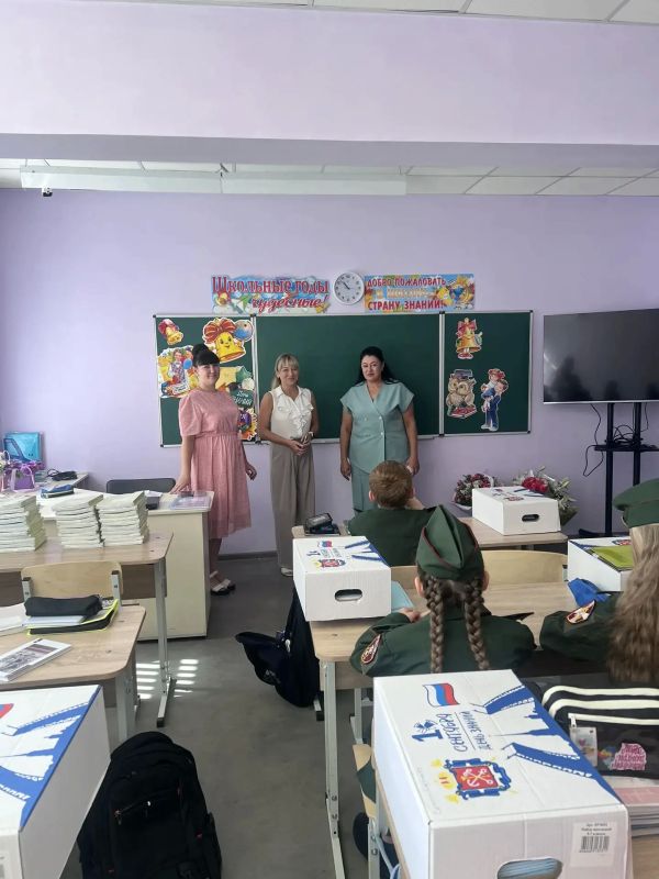 В День знаний Елена Пантелеевна Голяка, исполняющая обязанности руководителя Управы Приморского внутригородского района, посетила ГБОУ «СШ № 26 г.о. Мариуполь»