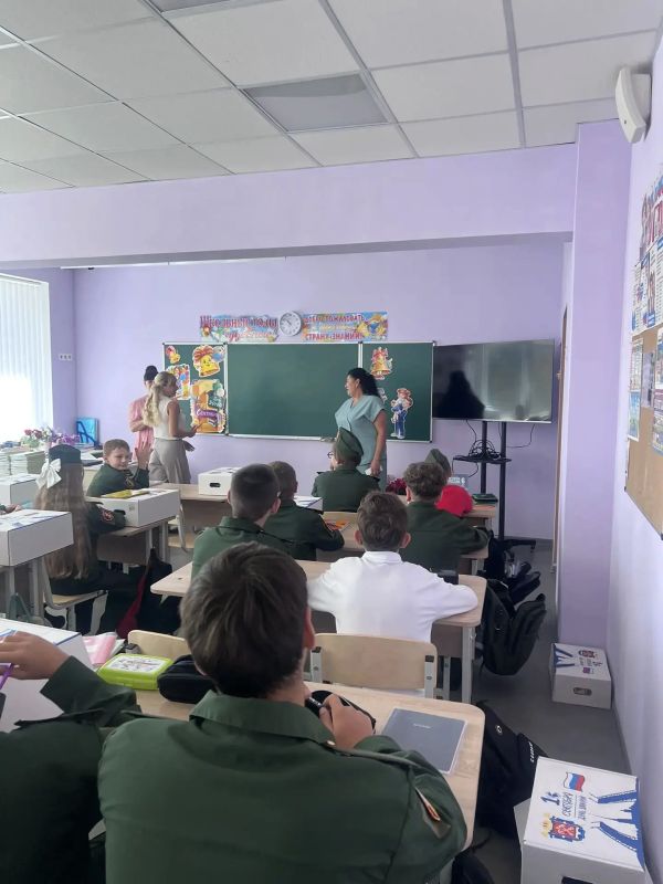 В День знаний Елена Пантелеевна Голяка, исполняющая обязанности руководителя Управы Приморского внутригородского района, посетила ГБОУ «СШ № 26 г.о. Мариуполь» В День знаний Елена Пантелеевна Голяка, исполняющая обязанности руководителя Управы Приморского внутригородского района, посетила ГБОУ «СШ № 26 г.о. Мариуполь»