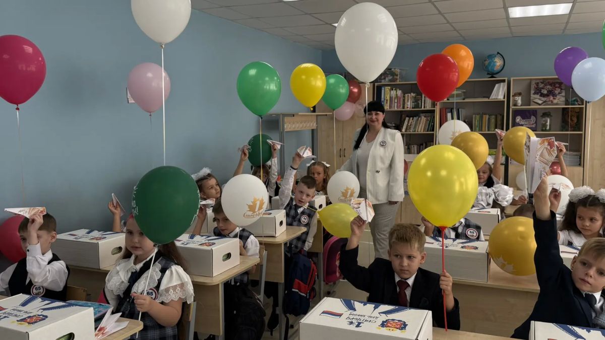 Сегодня, 1 сентября, в ГБОУ «СШ №65 г.о. Мариуполь» прошли торжественные занятия, посвящённые празднику Первого звонка! Особая атмосфера царила там, где встречали самых юных учеников – первоклассников Сегодня, 1 сентября, в ГБОУ «СШ №65 г.о. Мариуполь» прошли торжественные занятия, посвящённые празднику Первого звонка! Особая атмосфера царила там, где встречали самых юных учеников – первоклассников