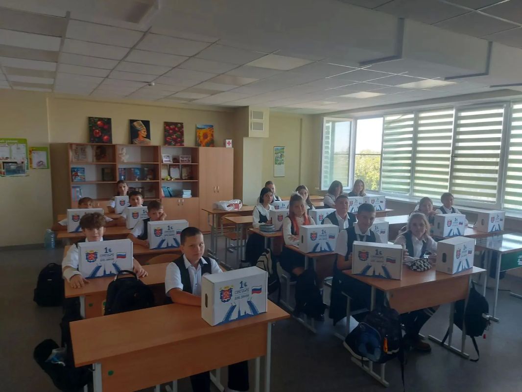 Уже несколько лет Санкт-Петербург и Мариуполь связывают особые, по-настоящему тёплые отношения городов-побратимов Уже несколько лет Санкт-Петербург и Мариуполь связывают особые, по-настоящему тёплые отношения городов-побратимов