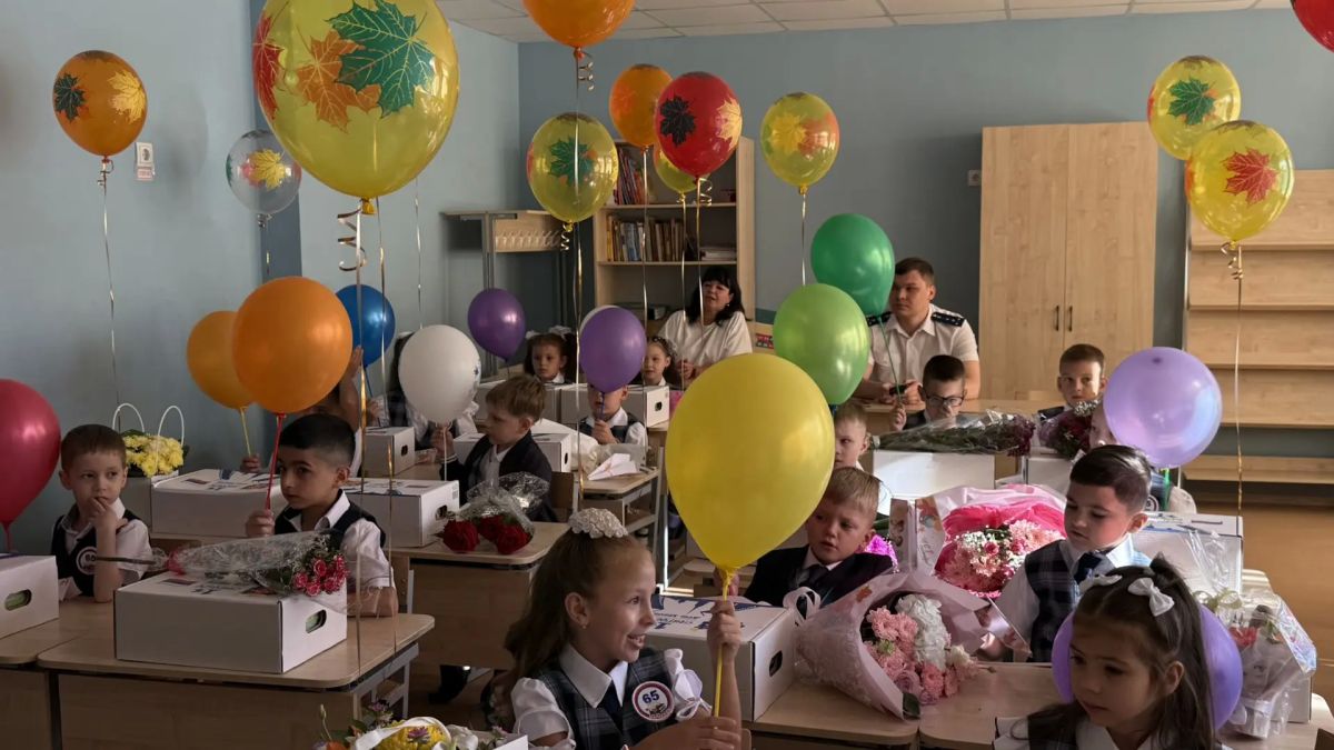 Сегодня, 1 сентября, в ГБОУ «СШ №65 г.о. Мариуполь» прошли торжественные занятия, посвящённые празднику Первого звонка! Особая атмосфера царила там, где встречали самых юных учеников – первоклассников Сегодня, 1 сентября, в ГБОУ «СШ №65 г.о. Мариуполь» прошли торжественные занятия, посвящённые празднику Первого звонка! Особая атмосфера царила там, где встречали самых юных учеников – первоклассников