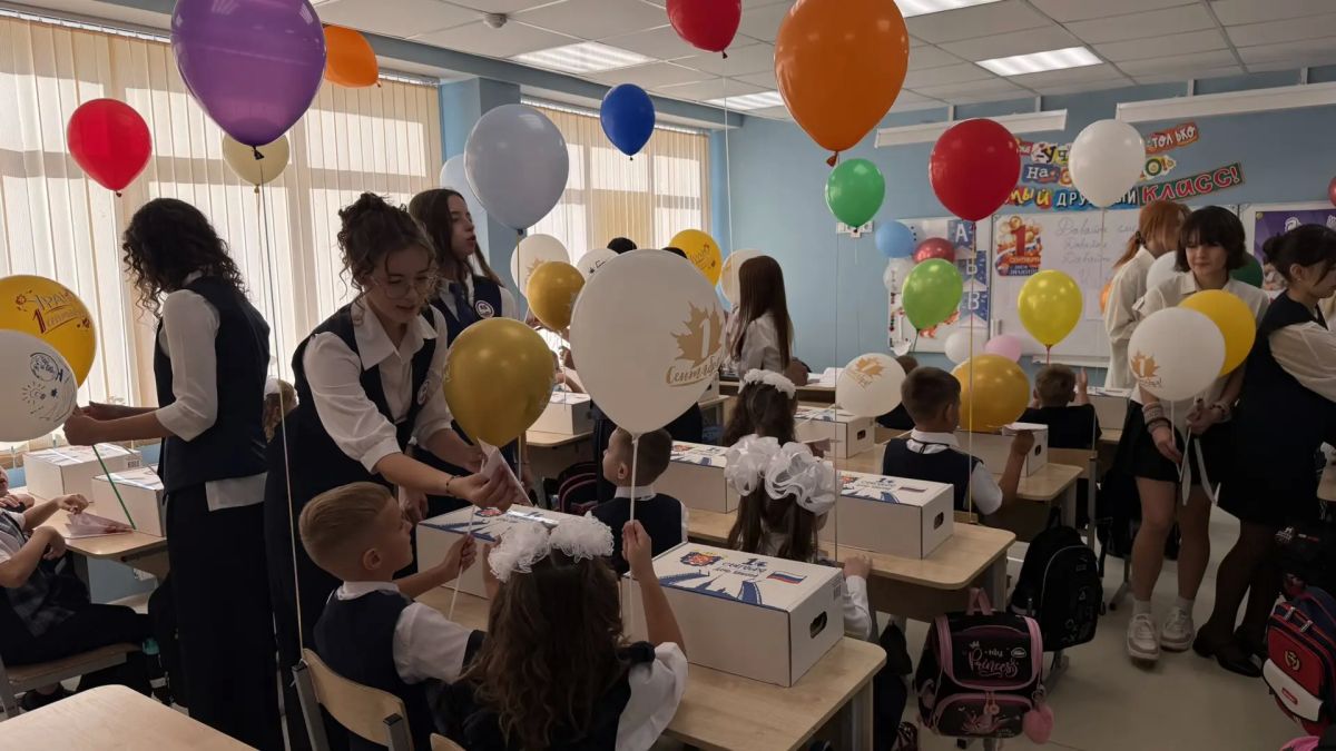 Сегодня, 1 сентября, в ГБОУ «СШ №65 г.о. Мариуполь» прошли торжественные занятия, посвящённые празднику Первого звонка! Особая атмосфера царила там, где встречали самых юных учеников – первоклассников Сегодня, 1 сентября, в ГБОУ «СШ №65 г.о. Мариуполь» прошли торжественные занятия, посвящённые празднику Первого звонка! Особая атмосфера царила там, где встречали самых юных учеников – первоклассников