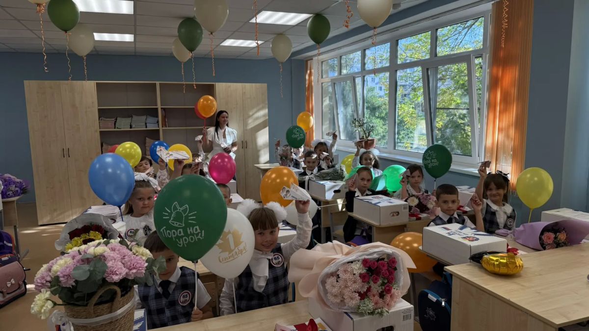 Сегодня, 1 сентября, в ГБОУ «СШ №65 г.о. Мариуполь» прошли торжественные занятия, посвящённые празднику Первого звонка! Особая атмосфера царила там, где встречали самых юных учеников – первоклассников Сегодня, 1 сентября, в ГБОУ «СШ №65 г.о. Мариуполь» прошли торжественные занятия, посвящённые празднику Первого звонка! Особая атмосфера царила там, где встречали самых юных учеников – первоклассников