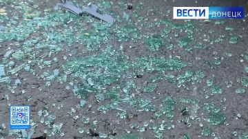 Ночью БПЛА ВСУ атаковали новый ЖК «Изумрудный» в Мариуполе Дома и люди, к счастью, не пострадали, но 10 гражданских автомобилей и вышка сотовой связи получили повреждения