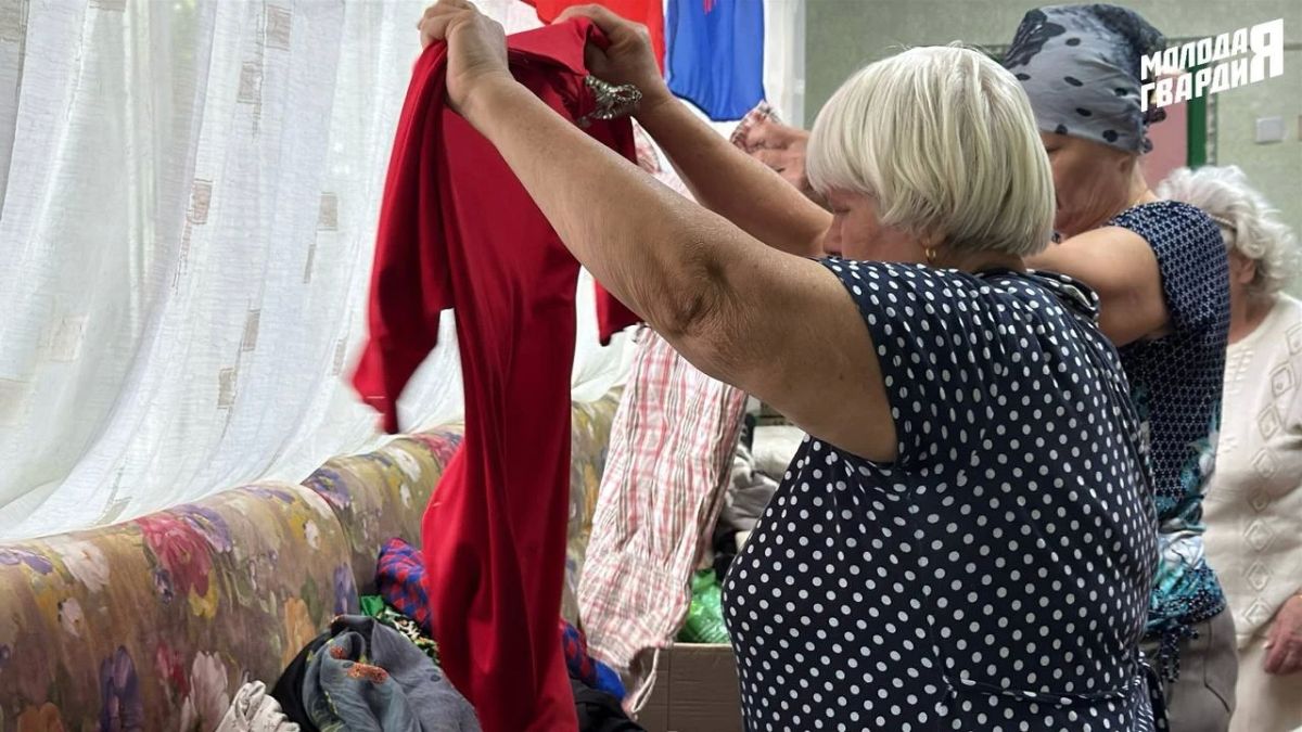 Поддержали центр «Забота». Активисты «Молодой Гвардии» совместно с Представительством Санкт-Петербурга в городе Мариуполе в лице руководителя Олега Моргуна доставили гуманитарную помощь в Центр социальной защиты и досуга... Поддержали центр «Забота». Активисты «Молодой Гвардии» совместно с Представительством Санкт-Петербурга в городе Мариуполе в лице руководителя Олега Моргуна доставили гуманитарную помощь в Центр социальной защиты и досуга...