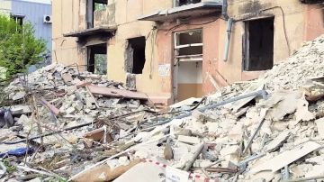 Глава Мариуполя проверил ход восстановления многоквартирных домов на левобережье