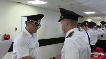 Курсанты Донецкого филиала Волгоградской академии МВД России получили первые офицерские звания