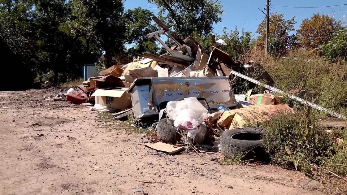 Жители дома на улице Зелинского в Мариуполе жалуются на нерешенные проблемы