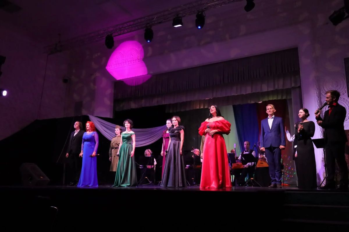Музыка памяти и мужества. В Мариупольском русском драматическом театре прошёл патриотический концерт «Героизму и отваге посвящается…», приуроченный ко Дню освобождения Донбасса Музыка памяти и мужества. В Мариупольском русском драматическом театре прошёл патриотический концерт «Героизму и отваге посвящается…», приуроченный ко Дню освобождения Донбасса