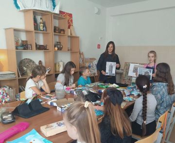 Юные мариупольские художники узнали об истории родного города