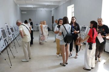 Ко Дню года в Краеведческом музее открылась выставка Мариупольского фотоклуба и Мариупольского филиала Союза фотохудожников России «Мариуполь в объективе: история, люди, моменты»