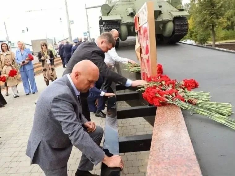 Делегация Мариуполя в минувшие выходные посетила город Тулу, чтобы лично поздравить жителей города с юбилейной датой и разделить радость этого знаменательного события Делегация Мариуполя в минувшие выходные посетила город Тулу, чтобы лично поздравить жителей города с юбилейной датой и разделить радость этого знаменательного события