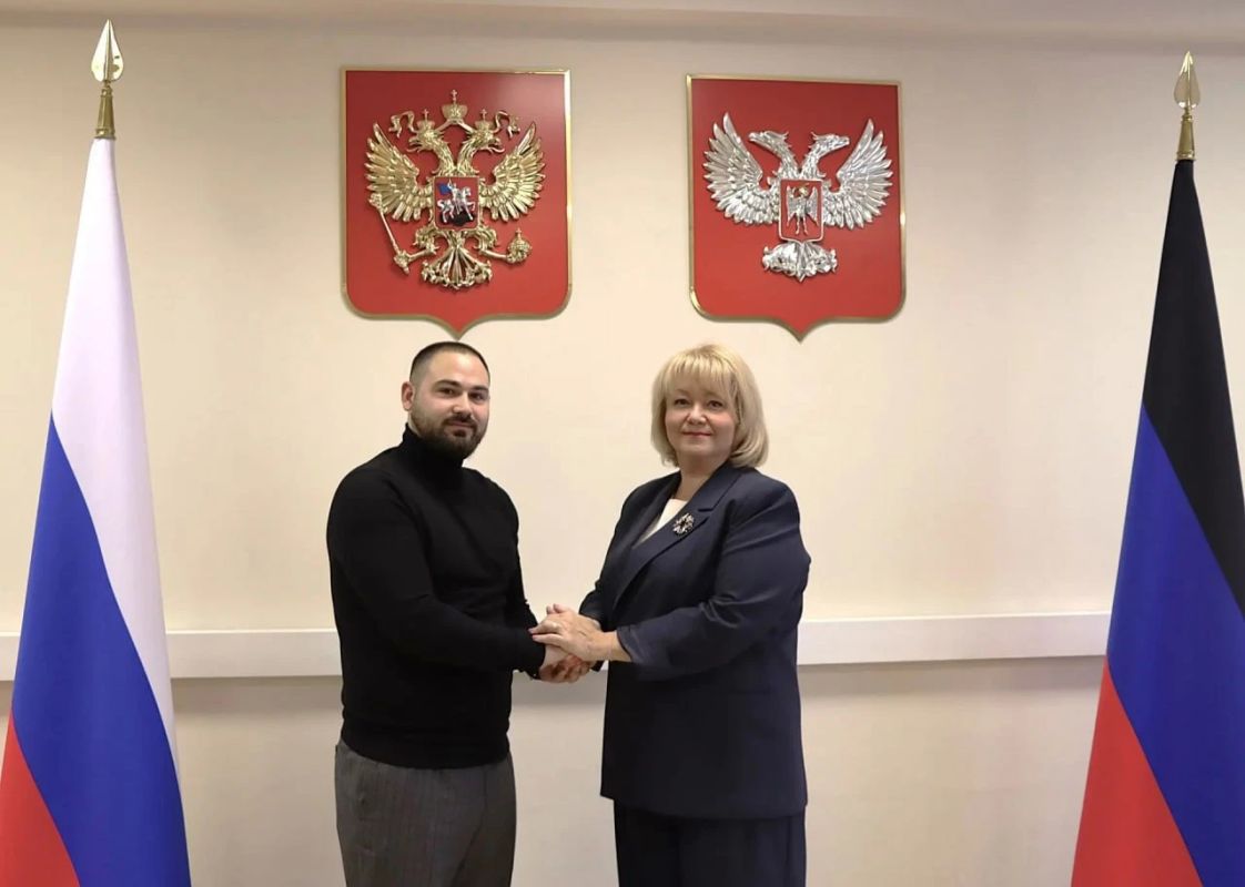 Вице-премьер Ольга Макеева провела рабочую встречу с министром молодёжной политики ДНР Вице-премьер Ольга Макеева провела рабочую встречу с министром молодёжной политики ДНР