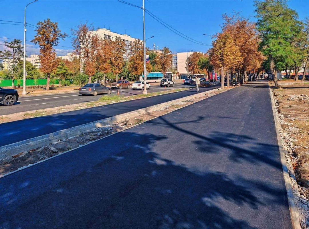 Новый асфальт в центре Мариуполя