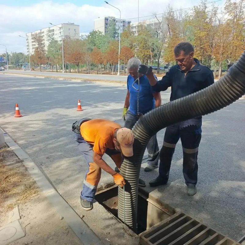 В Мариуполе провели очередные работы по благоустройству городской инфраструктуры В Мариуполе провели очередные работы по благоустройству городской инфраструктуры