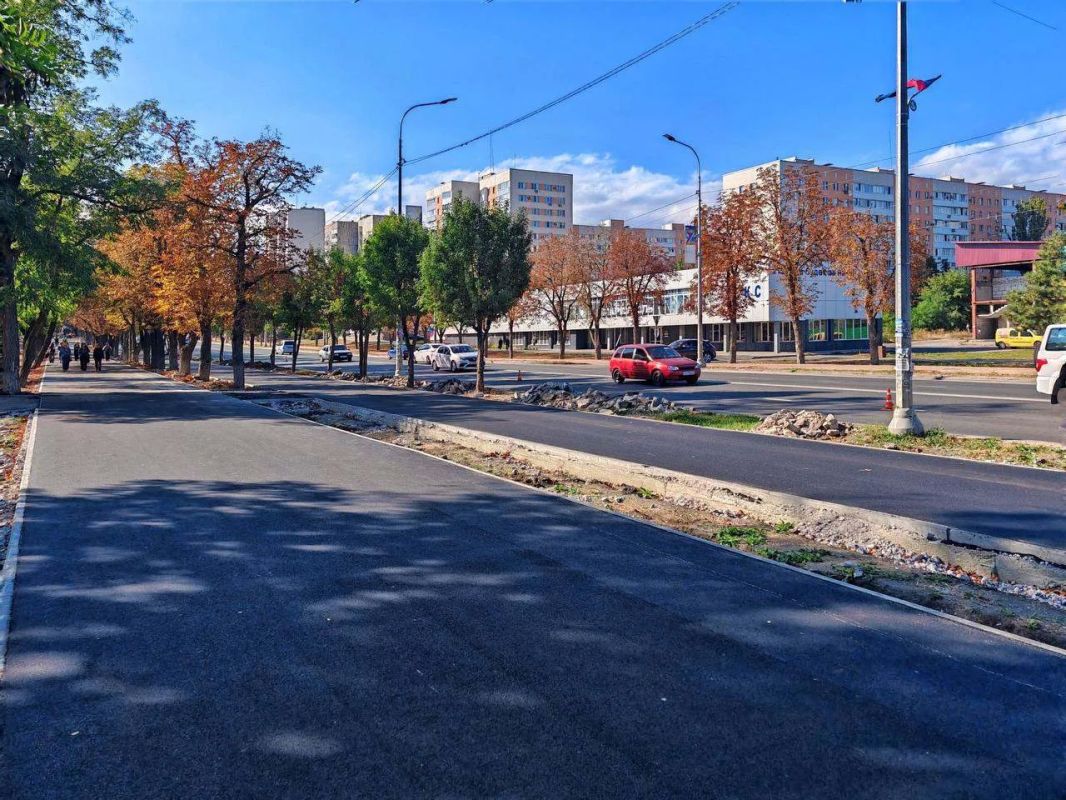Новый асфальт в центре Мариуполя Новый асфальт в центре Мариуполя