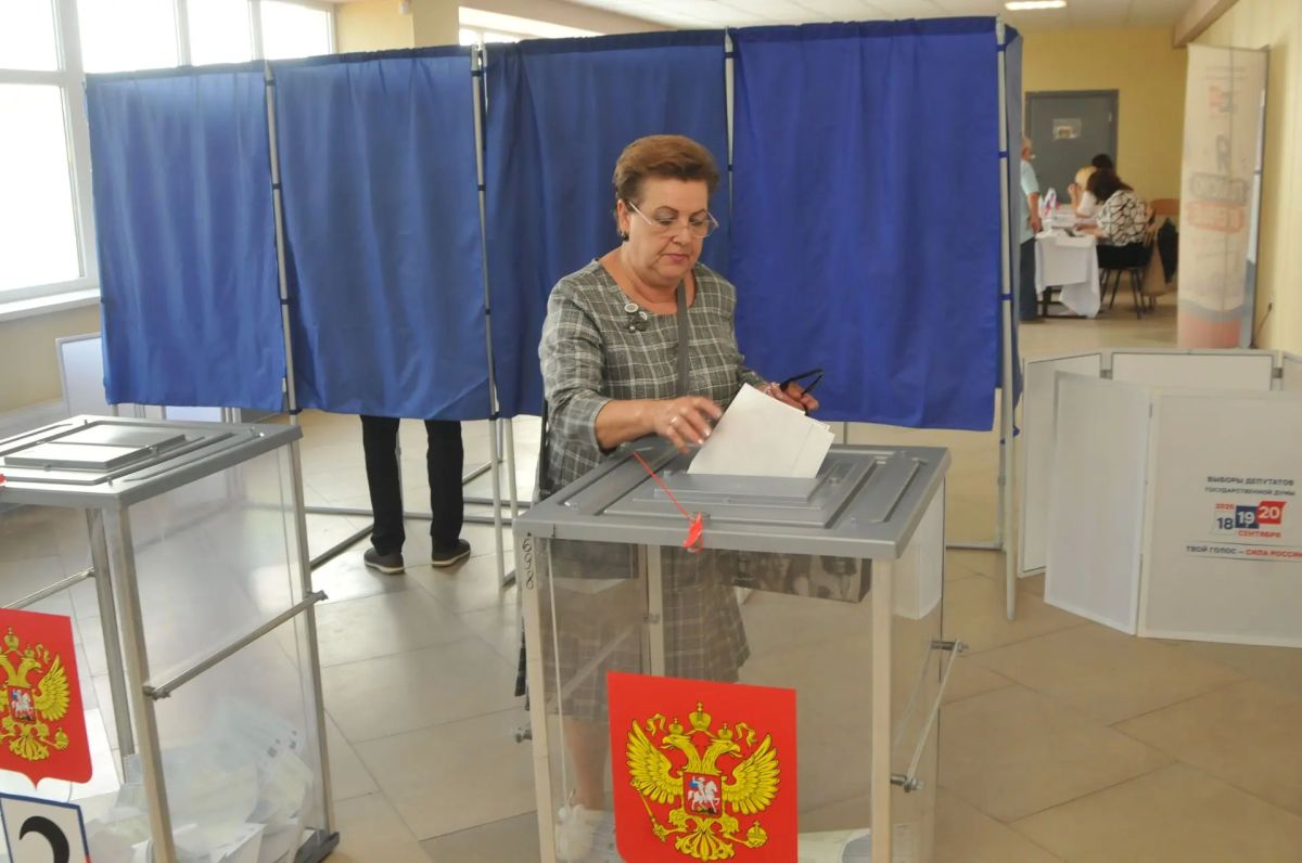 Музыкальный подарок для избирателей: тёплая атмосфера на участке Музыкальный подарок для избирателей: тёплая атмосфера на участке