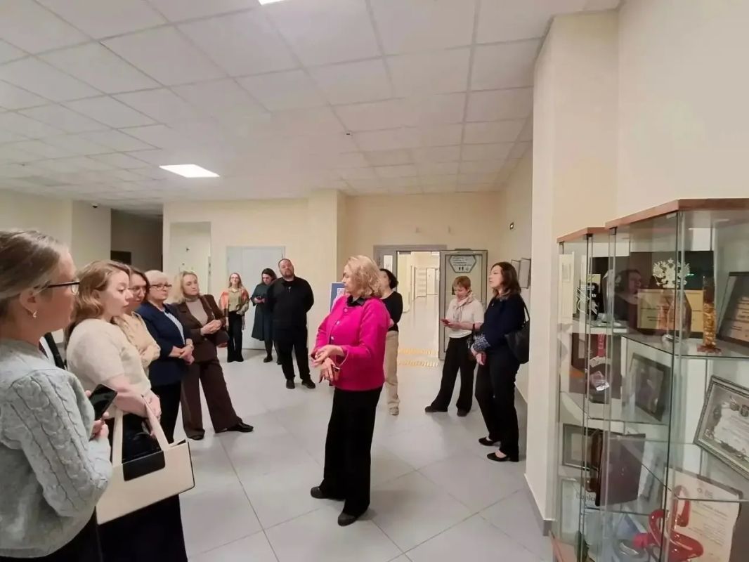 Санкт-Петербург и Мариуполь продолжают обмен опытом в сфере образования Санкт-Петербург и Мариуполь продолжают обмен опытом в сфере образования
