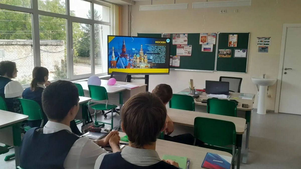 В ГБОУ СШ № 46 г. Мариуполь прошла виртуальная экскурсия «Путешествие по регионам России» В ГБОУ СШ № 46 г. Мариуполь прошла виртуальная экскурсия «Путешествие по регионам России»