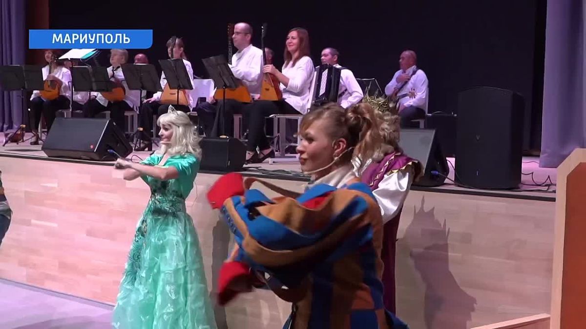 Труппа Мариупольского драмтеатра в гостях у ребят из Невской школы