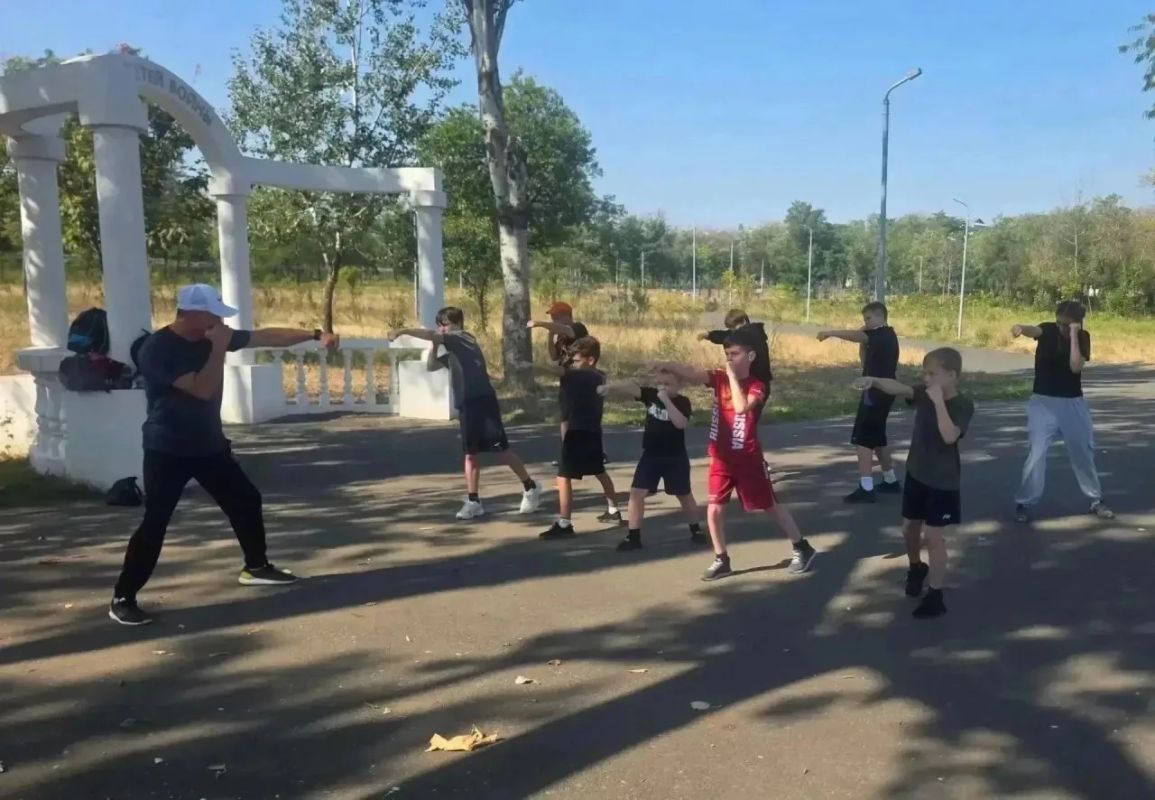 Более 300 жителей Мариуполя в сентябре приняли участие в открытых тренировках Более 300 жителей Мариуполя в сентябре приняли участие в открытых тренировках