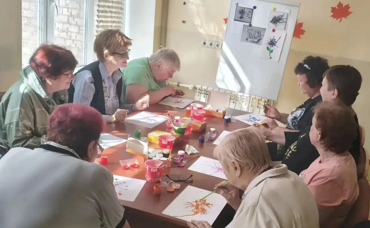 В Мариуполе провели мастер-класс по арт-терапии «Магия случайных пятен» В Мариуполе провели мастер-класс по арт-терапии «Магия случайных пятен»
