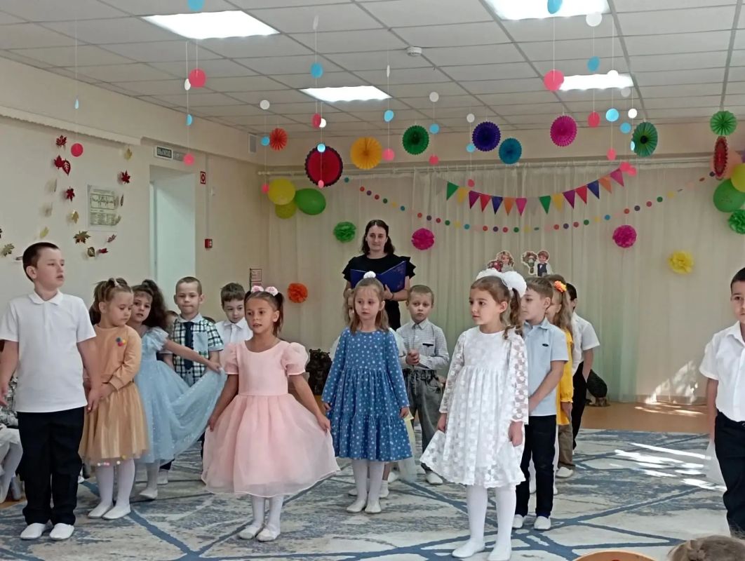 Наши сердца — вам, педагоги! Наши сердца — вам, педагоги!
