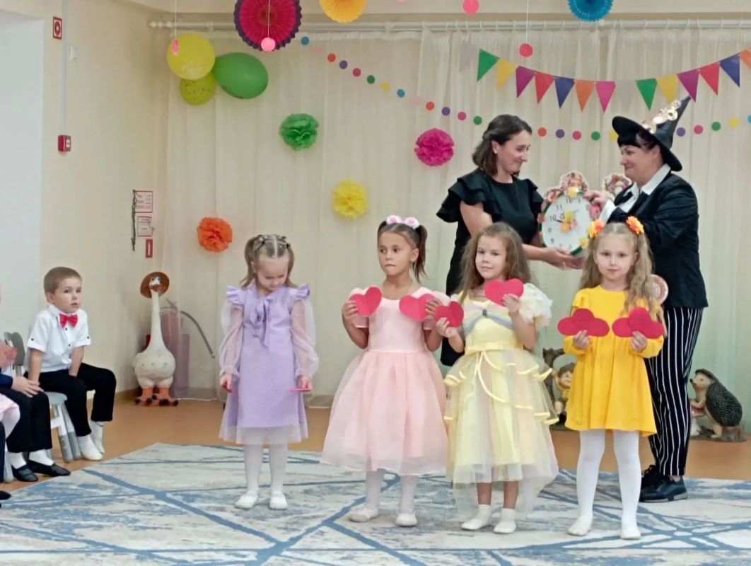 Наши сердца — вам, педагоги! Наши сердца — вам, педагоги!