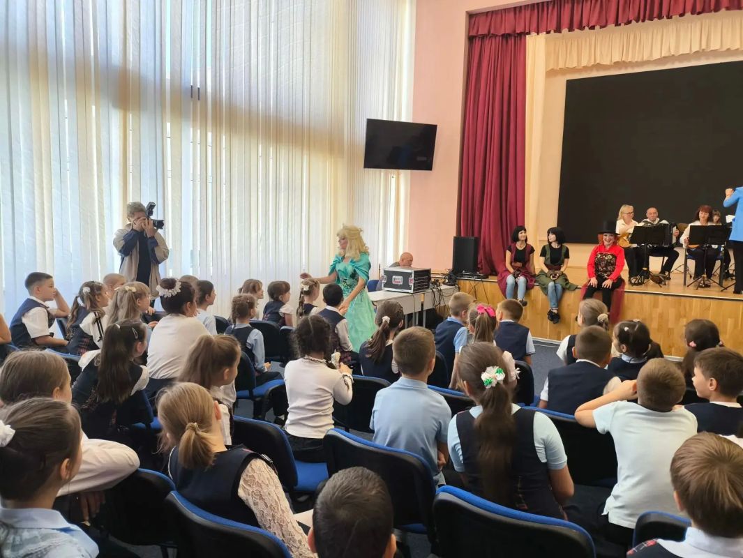 Волшебство театра в стенах нашей школы! Волшебство театра в стенах нашей школы!