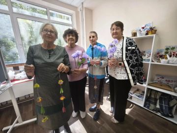 Для пожилых мариупольцев провели творческий мастер-класс