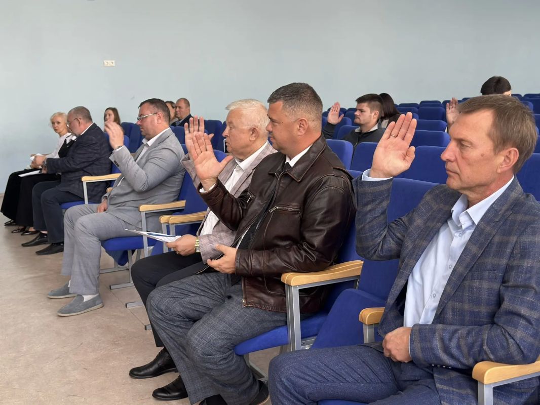 Сегодня состоялось 19-е внеочередное заседание Мариупольского городского совета Донецкой Народной Республики Сегодня состоялось 19-е внеочередное заседание Мариупольского городского совета Донецкой Народной Республики