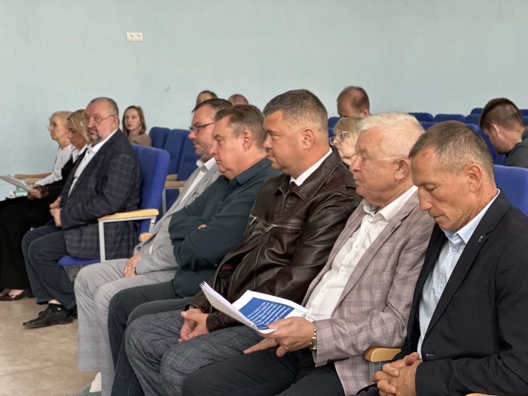 Сегодня состоялось 19-е внеочередное заседание Мариупольского городского совета Донецкой Народной Республики Сегодня состоялось 19-е внеочередное заседание Мариупольского городского совета Донецкой Народной Республики